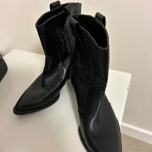 Sleek Black Heeled Boots for Women